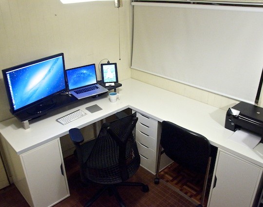４畳半のスペースにIKEAで作った！見えるところにものを置かない、快適ホームオフィス空間